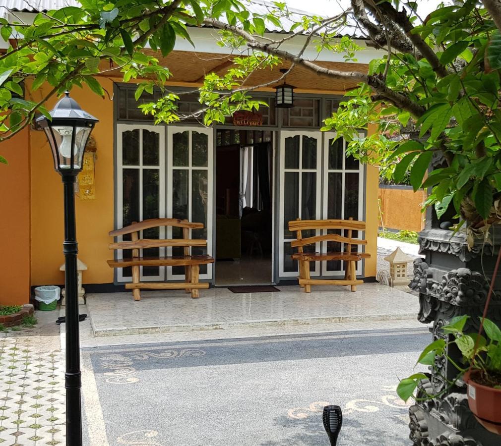 Dewi Sri Guesthouse Mataram Exterior photo