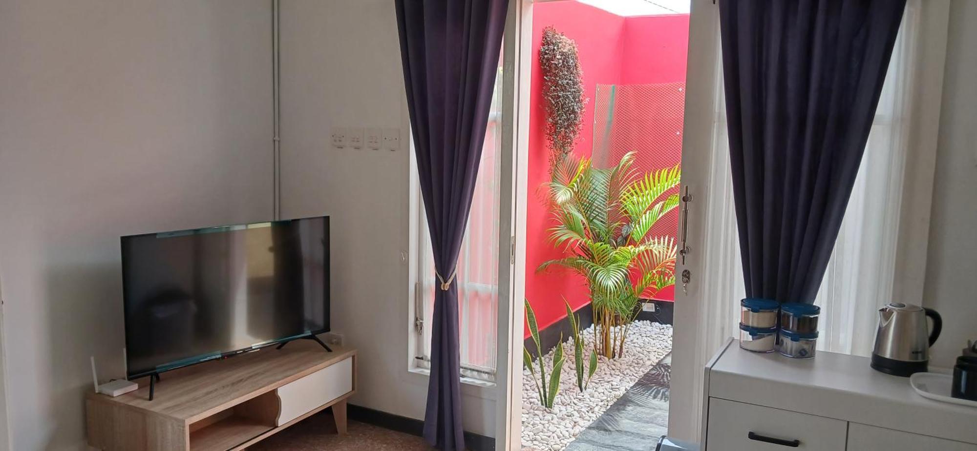 Dewi Sri Guesthouse Mataram Exterior photo